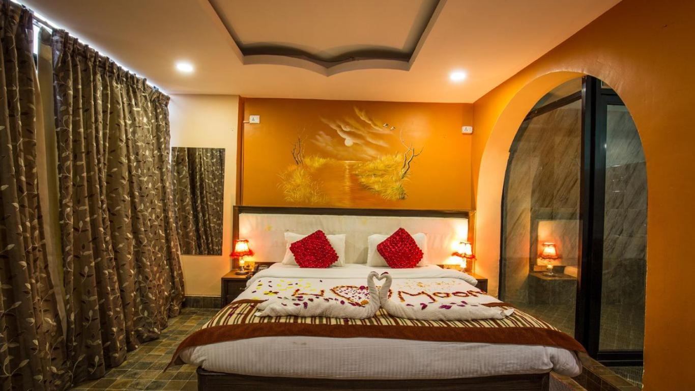 Hotel Royal Safari Sauraha Dış mekan fotoğraf