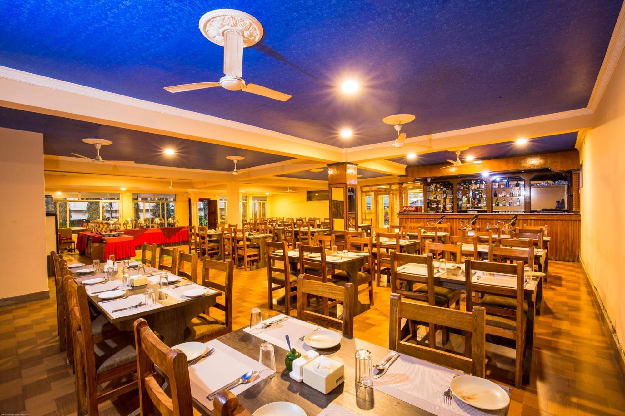 Hotel Royal Safari Sauraha Dış mekan fotoğraf