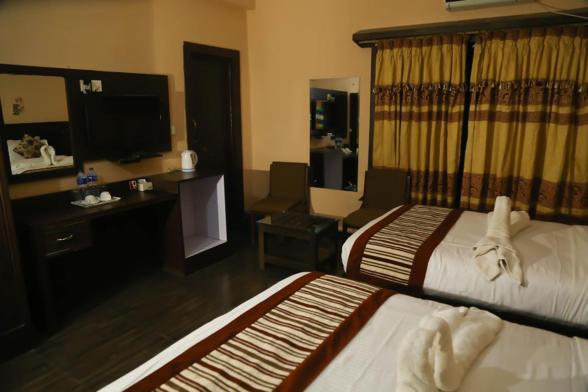 Hotel Royal Safari Sauraha Dış mekan fotoğraf