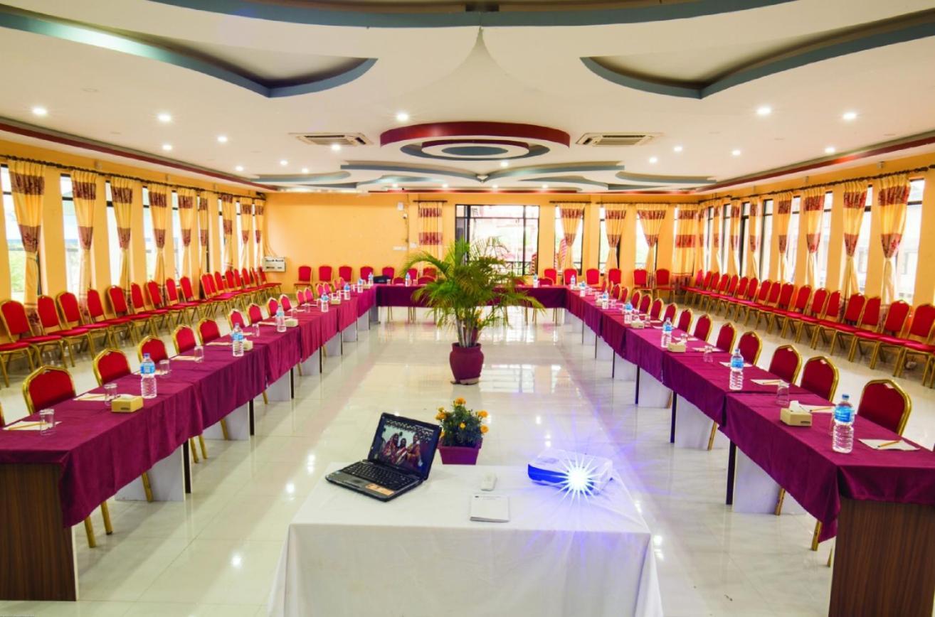 Hotel Royal Safari Sauraha Dış mekan fotoğraf