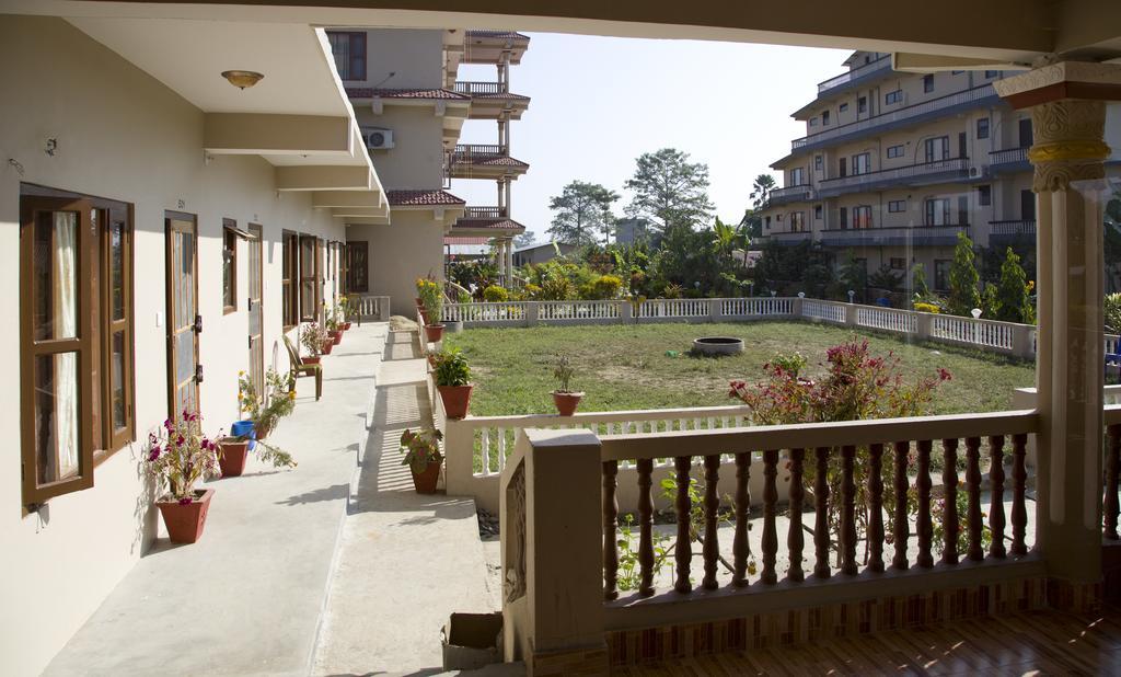 Hotel Royal Safari Sauraha Dış mekan fotoğraf