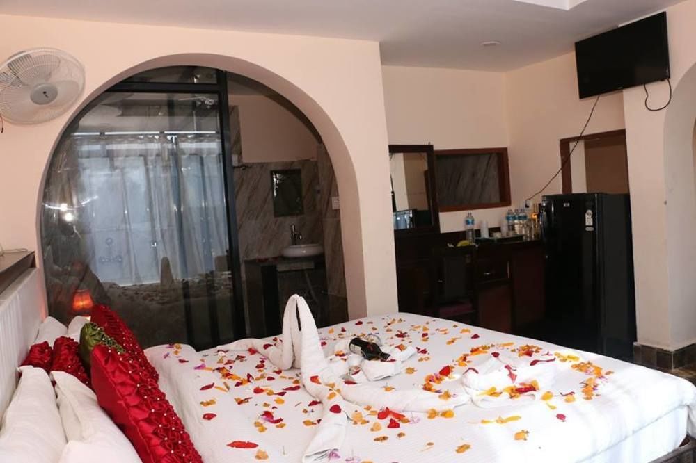 Hotel Royal Safari Sauraha Dış mekan fotoğraf