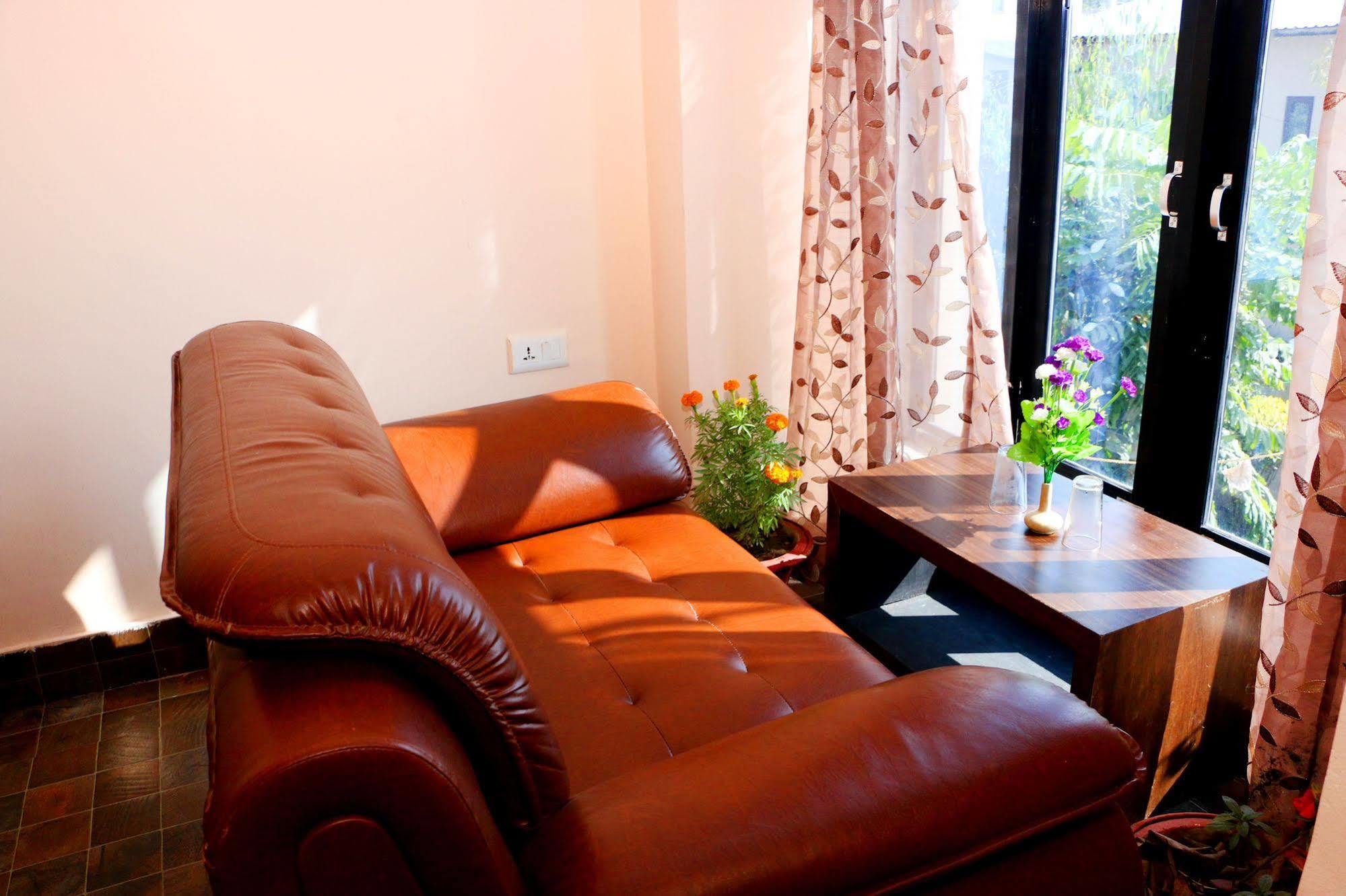 Hotel Royal Safari Sauraha Dış mekan fotoğraf